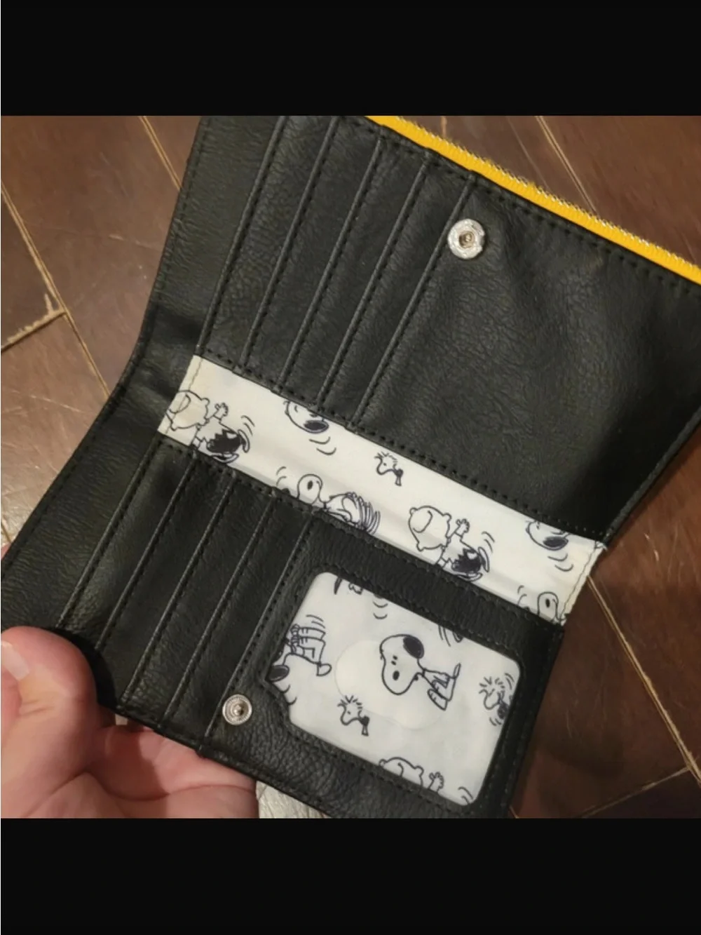 Loungefly Black & Yellow Peanuts Zip Wallet with Character Print VGUC